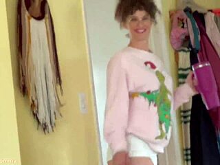 Мащеха съблазнява приятеля на доведения син в мисионерска поза на пътуване