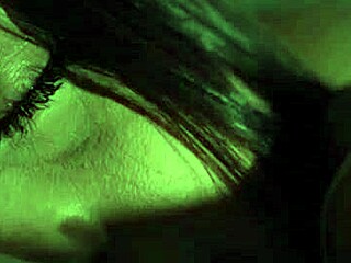 Guarda queste rosse petulanti 18+ che si strusciano e provocano su allherluv.com?