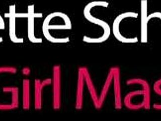 젊은 독일 슬럿이 그녀의 깔끔한 아름다운 보지 가지고 놀아