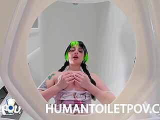 Kittycamtime insan tuvaletiyle şokta, bunu beklemiyordu!