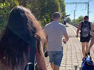 Beach strangers surprise girl with group action