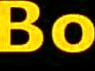 Hübscher Junge gefesselt und hart ausgepeitscht in BDSM Dungeon Session