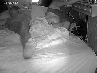 latina with big ass masturbates to orgasm in homemade fetish scene