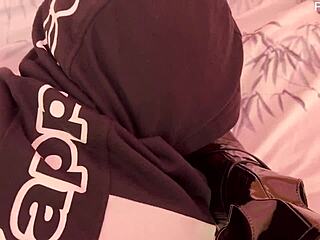 이 여자 얼굴로 스트랩온 섹스 받아줘