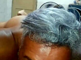 chupar xoxota e socar e comigo ainda mais novinha squirting and interracial 😏