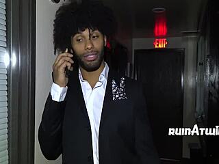 Eksekutif hitam tampan jadi bottom orgi selepas panggilan teman wanita?