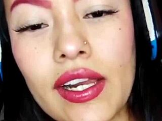 Colombian housewife teases follower with moaning in private lesbian chat.