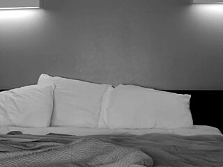 Syren De Mer y Brad Newman en escena de hotel casera por primera vez