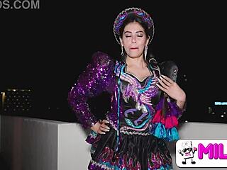 Public milf caught dancing as cachera for cash outdoors