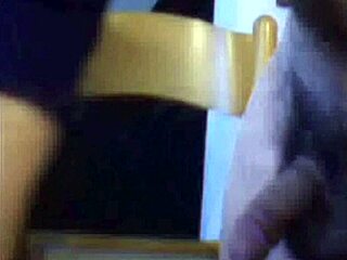 damn, pajero de cordoba flashing that short dick on webcam!