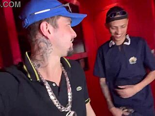 Novinho offers cuzinho to uber favelado.