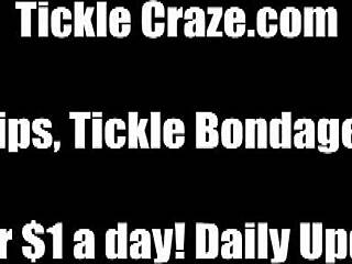 Nemilosrdně lechtána za to, že je totální děvka