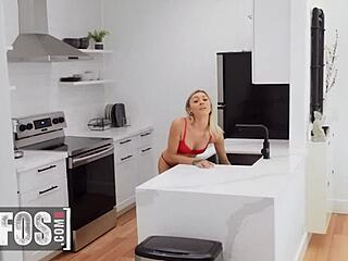 chloe temple stuck just to wake scott nails for breakfast dick!