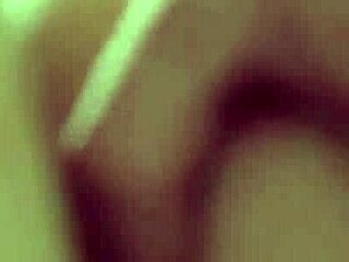 Ljubka punca z majhnimi 18+ cicami ujeta pri masturbaciji, fakultetni seks, jezdijo, majhna 18+ najstnica, seskanje, senzualno