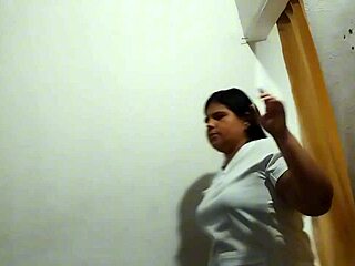 enfermera cachonda seduce paciente para follar con gran polla en porno casero real