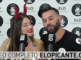 Sara Blonde Juega Con La Crema De Elo Podcast Y Se La Traga