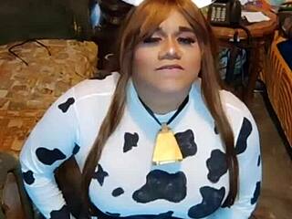 Hot Vaquita Rides In Cowgirl Cosplay!