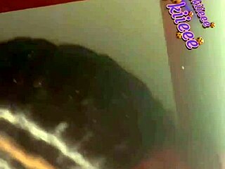 црна стриптизета рукује два масивна ббц курца на америчком глорихоул месту