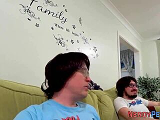 Első alkalommal az újonc szopja a Leeds pöcsét HD valóságban