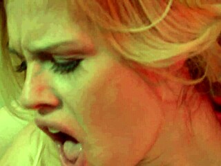 Annabelle Lee discusses therapy with sapphic couple