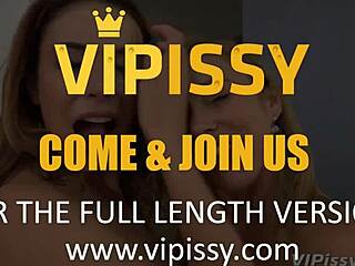 アニBlackとBibi Foxがワイルドなおしっことマンコ舐め