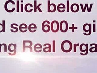 Yanks szőke Karina vibrátorral éri el az intenzív lábujj-görbítő orgazmust