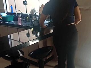 نكت الخادمة الحلوة اللي مراتي عيطتها تنضف البيت - كامل على الريد