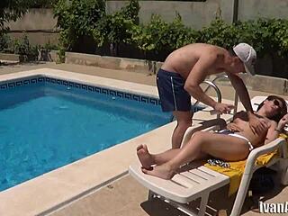 i fucked her outside and came on her ass