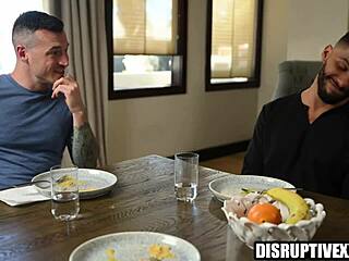 Γεια, θες να ξαναζήσουμε εκείνο το ωμό γκέι σεξ με τον πρώην μου απόψε, χωρίς δεσμεύσεις;