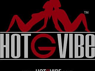 Człowieku, ta super modelka tryska jak szalona z zabawkami, wiesz?