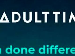 Lexi Luna pregunta ¿Quieres comer mi coño? en baño romántico con esposa