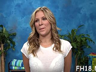 Нусистки масаж се превръща в неочаквано плажно приключение за любопитен тийнейджър