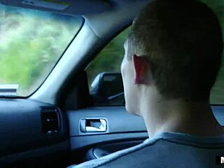 No me sacio de esta milf tetona cabalgando polla joven