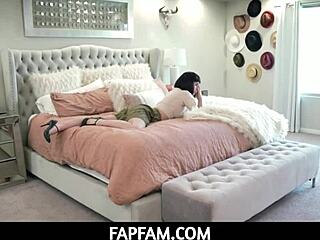 Azione in cucina con Nicole Aria e Tyler Cruise che scopano duro