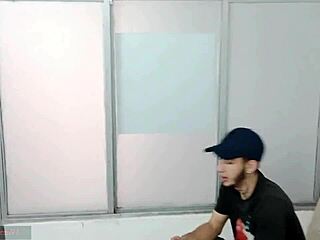 Tia Datang Horni, Tetek Disedut Dan Dikongkek