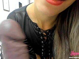 loira safada te levando a loucura com uma siririca gostosa