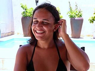 Entrevista com a novinha safada do momento assfucking blowjob