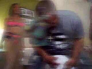 Video muzik Can I Hit oleh Whoiswhoop dengan babe ebony hitam bertatu dan kasut