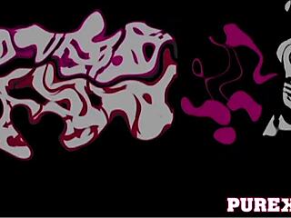 Brunette godin vingerkut met toys