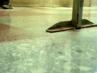 Tak občutek povezanosti med gejevskim seksom v tesnem stranišču