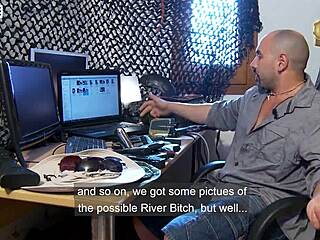 Parodie na Discovery Channel s River Bitch a dvěma nadrženými blond policajtkami ve skupinovce