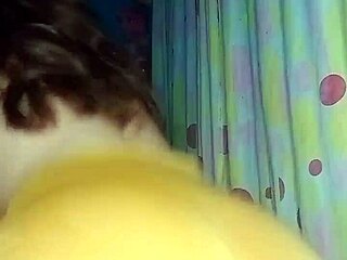 Gabriela venezolana in a sensual performance