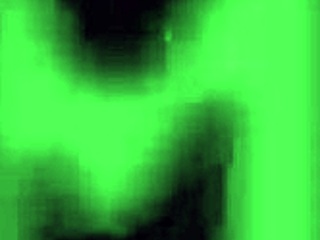 Napovednik Horny Hostel pokaže Yi Nuo, kako zapeljuje sostanovalca, jaha ga v kavbojki in misijonarju!