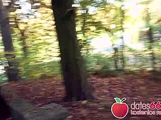 Wah, nenek Jerman aneh Rubina yang MILF ini ngebor kontol besar di tempat umum!