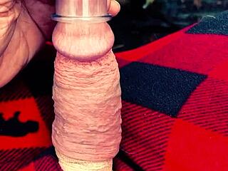 Bondage és fasz pumpálás egy perverz Fleshlight férfival