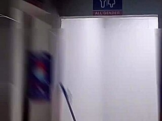 Lanet, Pinay skandalı, unisex tuvalette vahşi sikiş!