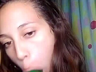 Gabriela venezolana in a sensual performance