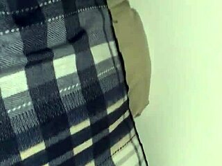 남편, 아내 몬스터 자지로 구부러져 POV 홈메이드 도기스타일 촬영