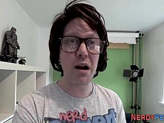 Amateur Gives Blowjob To Nerd For First Time Facial