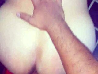 Zrelá Latina ohnutá na doggy olizovanie a tvrdé jebanie